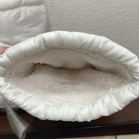 Crocs Classic Lined Neo Puff Boots - Picture 5 of 8